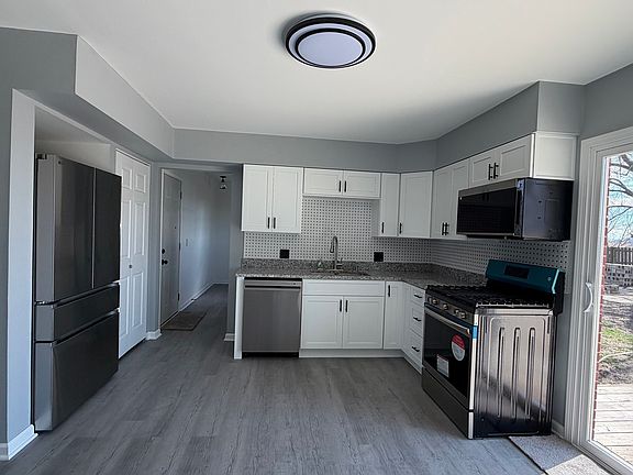 5th image of 201 W Walnut St