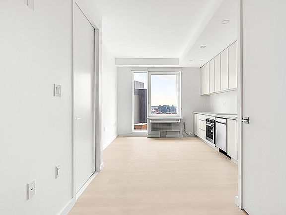 4th image of 150 Lawrence St #1402