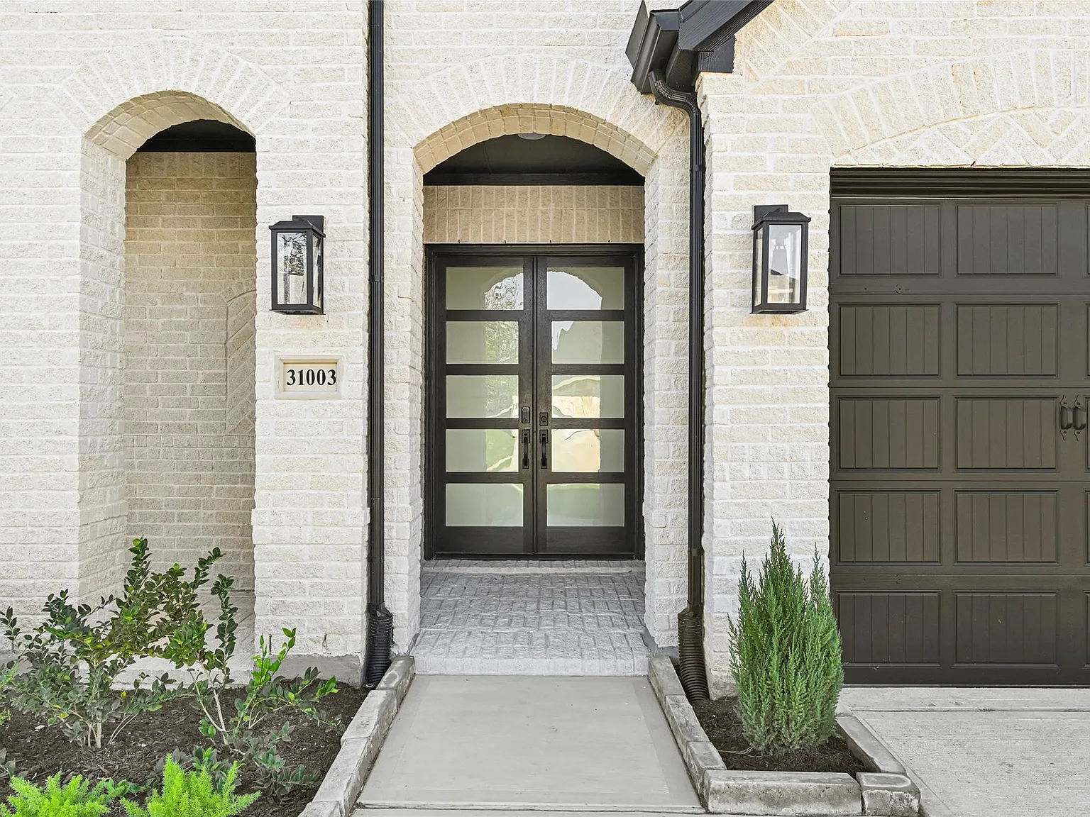 5 bed, 5.5 bath, 4359 sqft, $6,100 — Photo 4