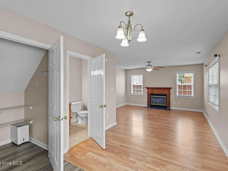 303 Mann St — Photo 17