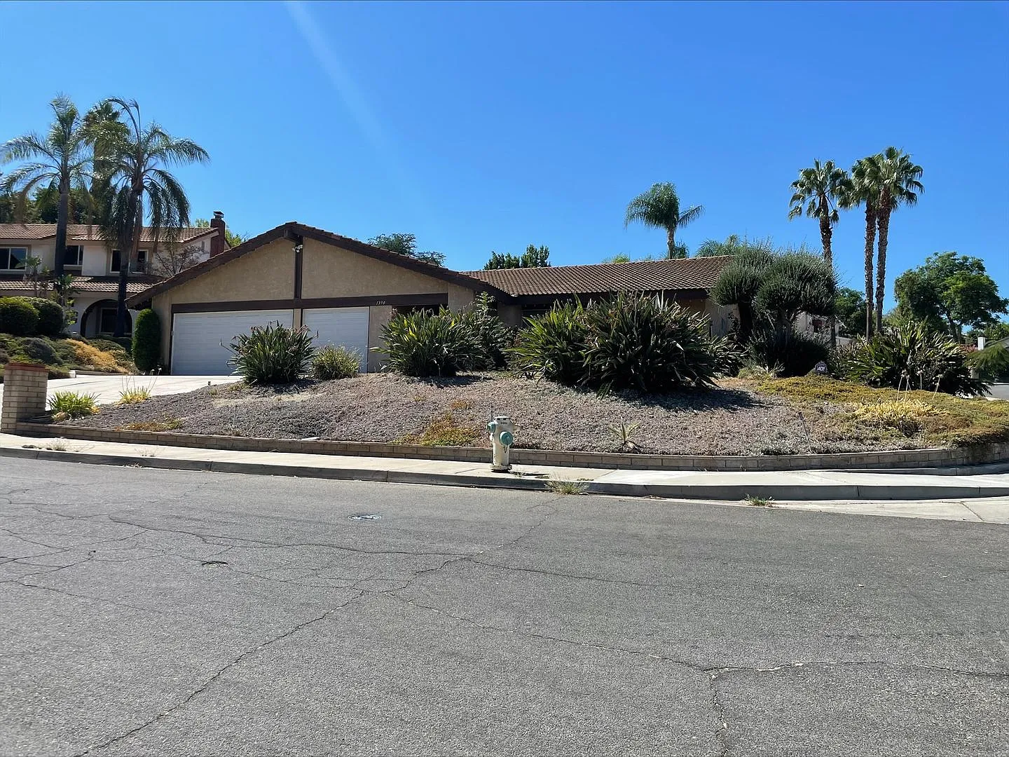 Riverside Corner Home on a Cul-de-Sac! — Photo 2