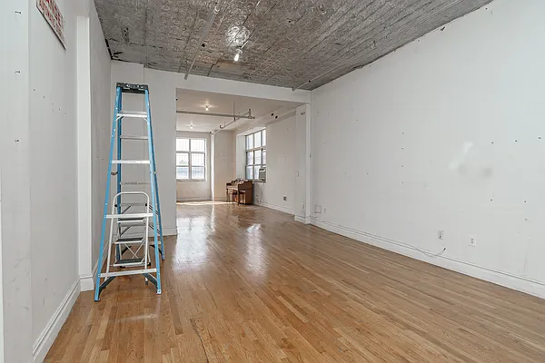 Rented by MySpaceNYC | media 24