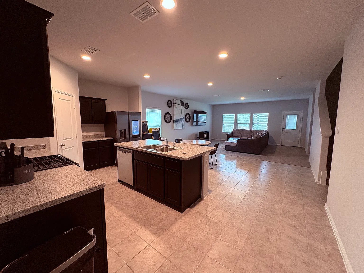5 bed, 2772 sqft, $2,800 — Photo 4