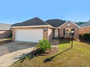 136 Willow Brook Dr, Hattiesburg, MS 39402