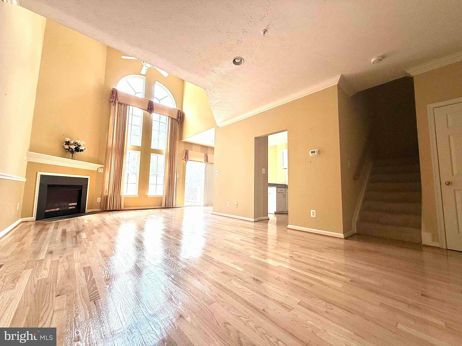 3 bed, 2.5 bath, 1925 sqft, $2,850 — Photo 2