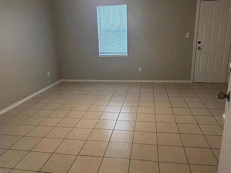 2316 W Elisa Ln #8 — Photo 5