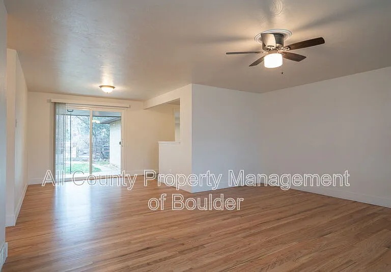 1117 Vivian St — Photo 6