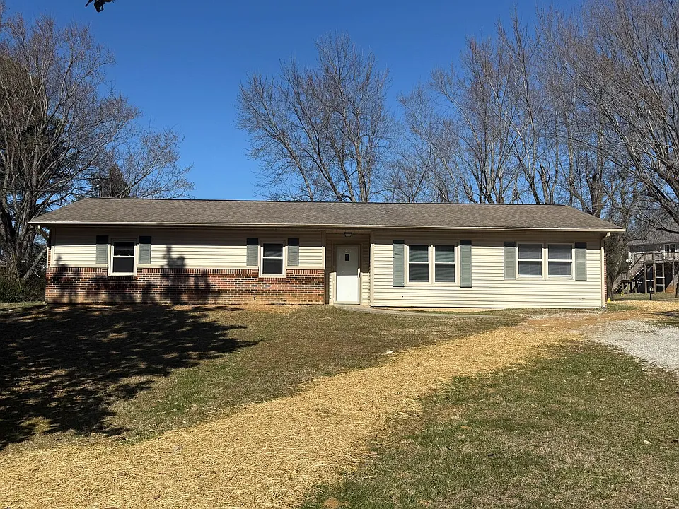 325 Petite Dr