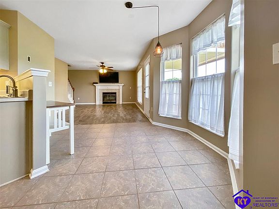 3rd image of 54 Carlton Ct