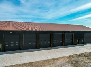 704 W 19th Rd, Phillips, NE 68865