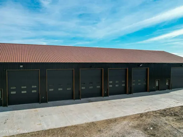 704 W 19th Rd, Phillips, NE 68865