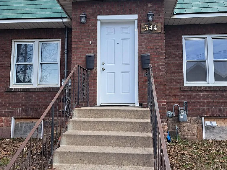 344 Wellington St E — Photo 2