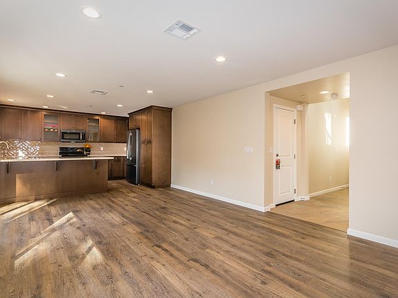 Great Room with view toward Kitch