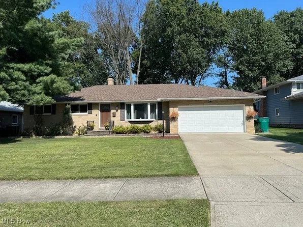 6219 Saint Joseph Dr, Seven Hills, OH 44131