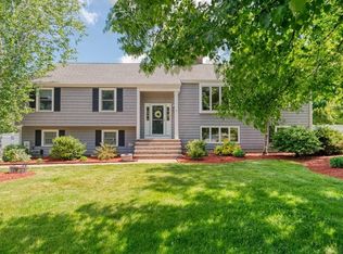 6 Hampton Ct, Lynnfield, MA 01940