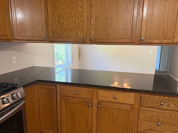 3rd image of 95 Meadow St
