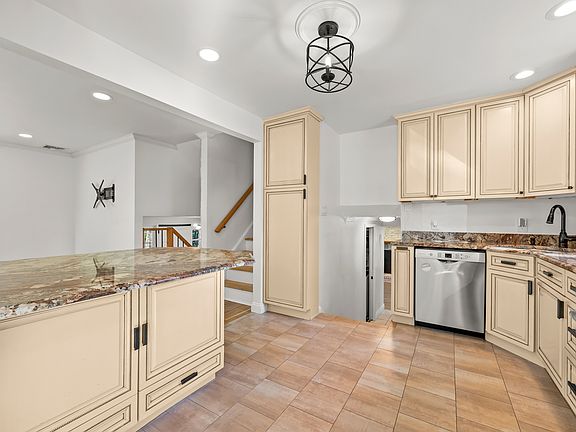 2nd image of 27 Meadowview Rd