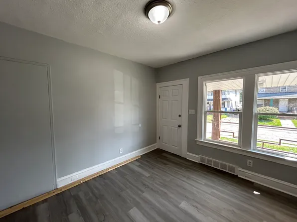 2094 W 104th St, Cleveland, OH 44102