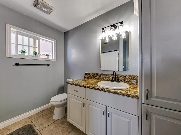 961 Florence St — Photo 20