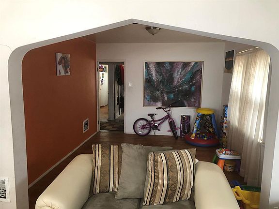 4th image of 5020 Durant Ave