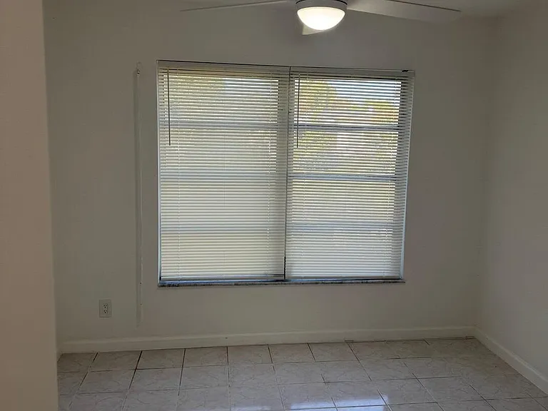1550 NW 70th Ter — Photo 7