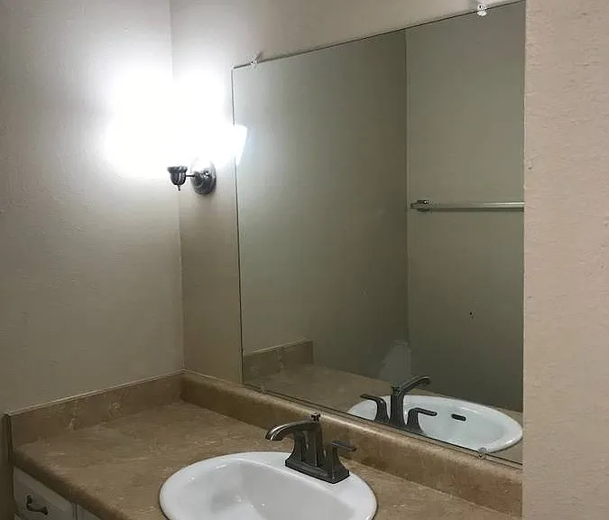 Experience elegance with this sophisticated bathroom design, perfect for modern living. Experience elegance with this sophisticated bathroom design, perfect for modern living.