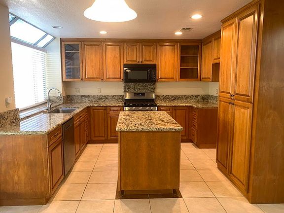 3rd image of 2163 Hedgerow Ln
