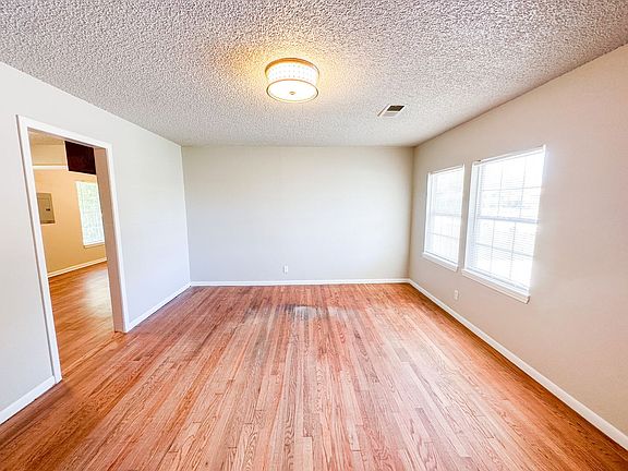 4th image of 4102 SE 11th St