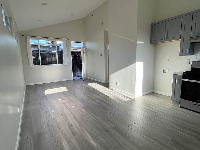 6558 Walt St — Photo 5
