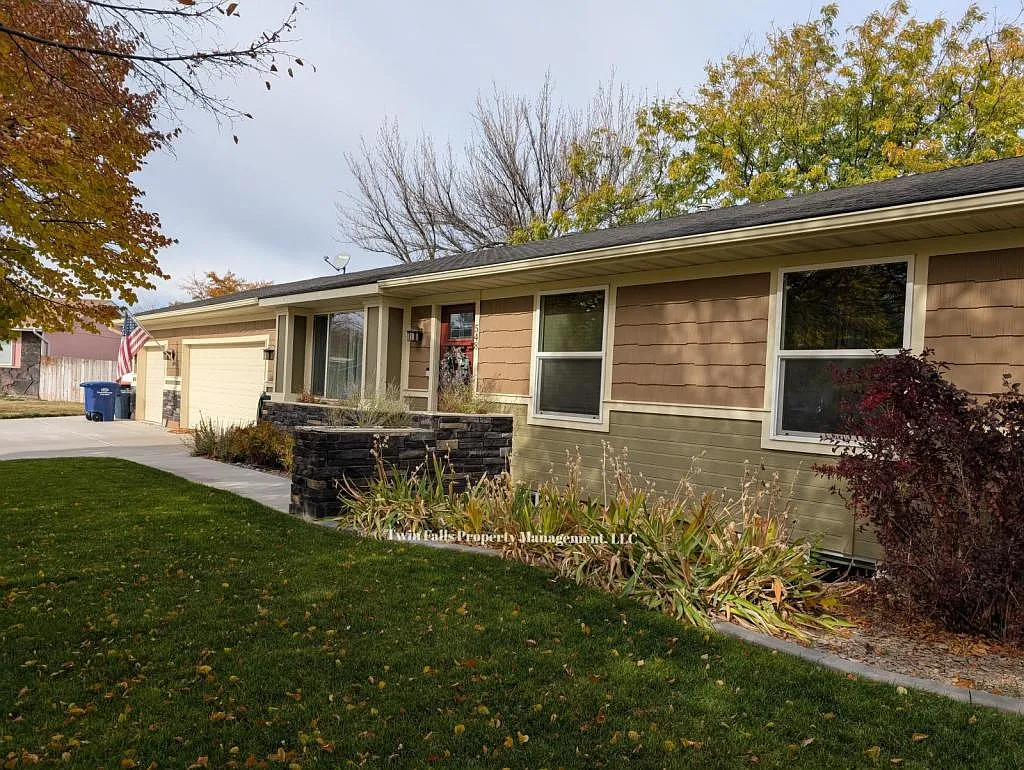 548 Park Meadows Cir — Photo 3