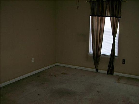 3rd image of 15003 Catalpa Ct