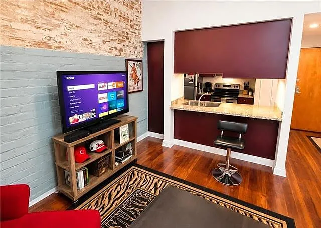 2 bed, 1.0 bath, 986 sqft, $2,150 — Photo 3
