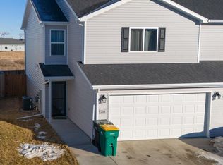 716 Hillcrest Dr SE, Mandan, ND 58554