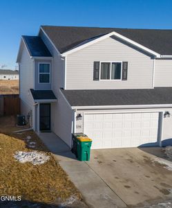 716 Hillcrest Dr SE, Mandan, ND, 58554