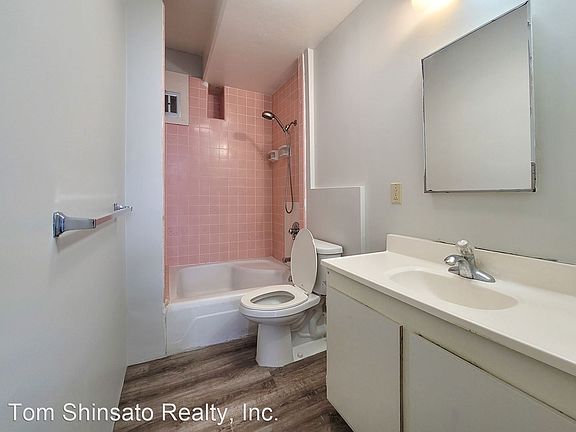 5th image of 526 N School St #501