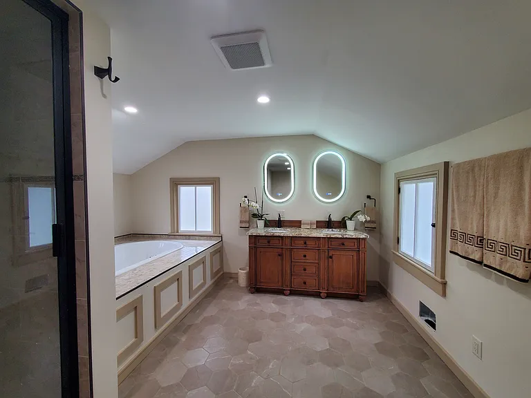 233 N Summit St — Photo 15