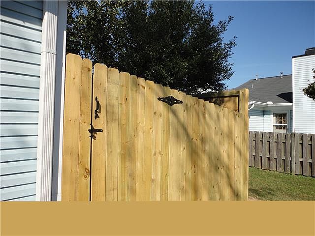 2nd image of 411 Bradford Grn