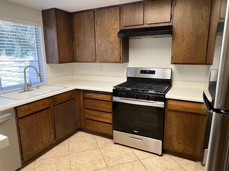 25224 Lawton Ave — Photo 5