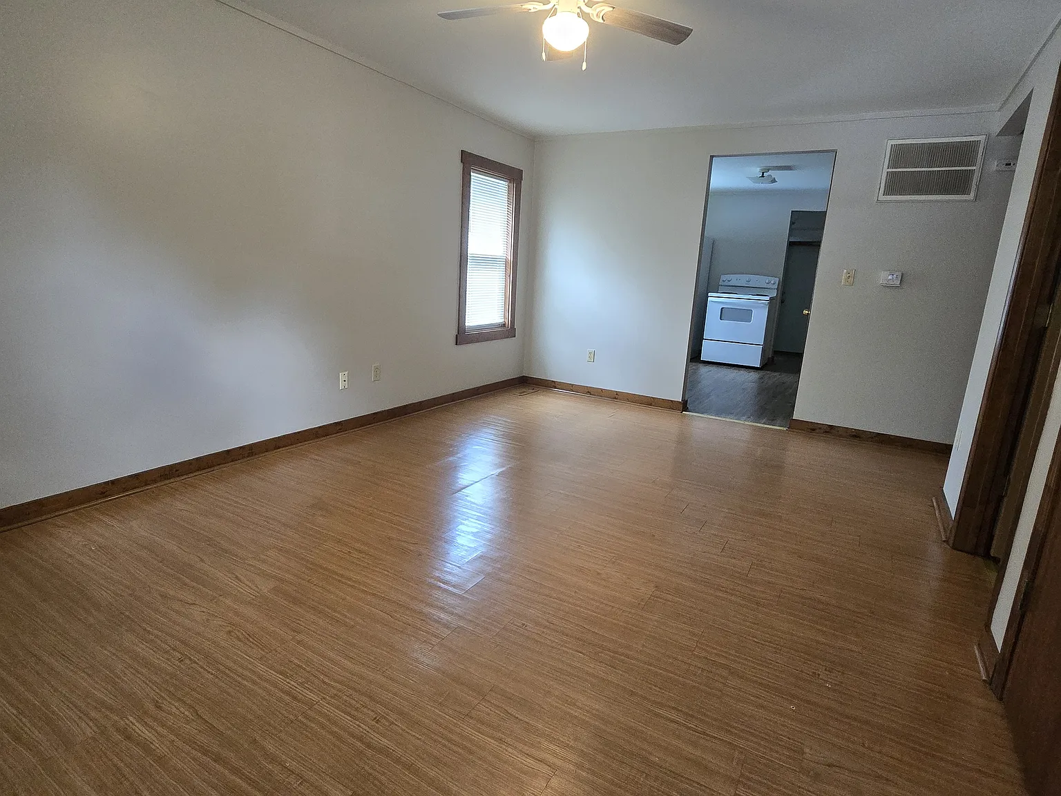 2 bed, 780 sqft, $900 — Photo 2