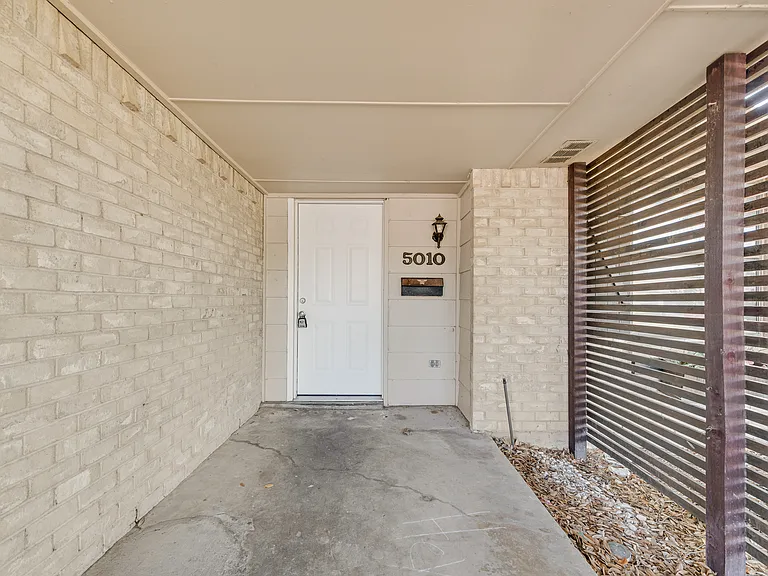 5010 Wildbriar Dr — Photo 3