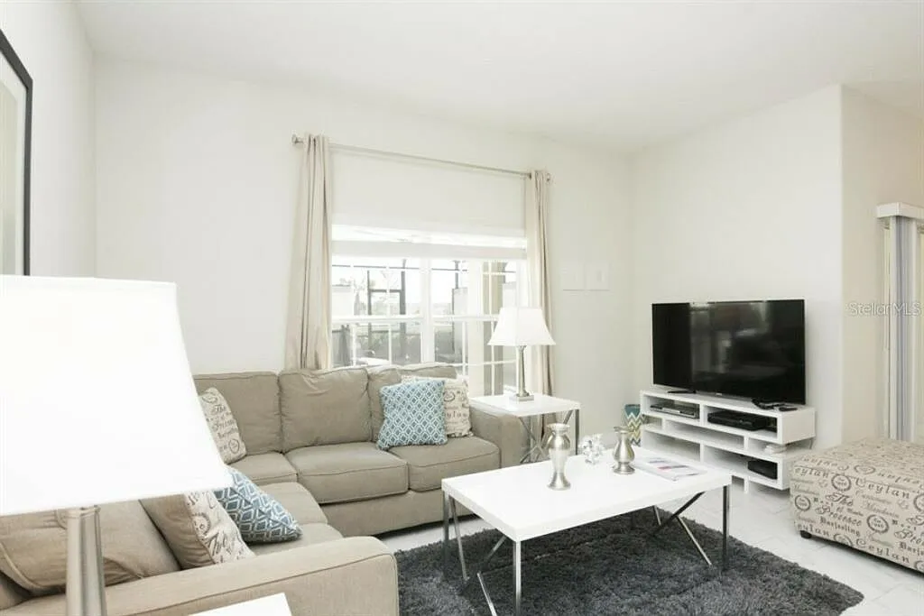 4 bed, 3.0 bath, 1914 sqft, $2,900 — Photo 4