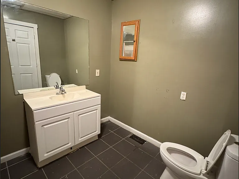 460 Broad St #6 — Photo 4