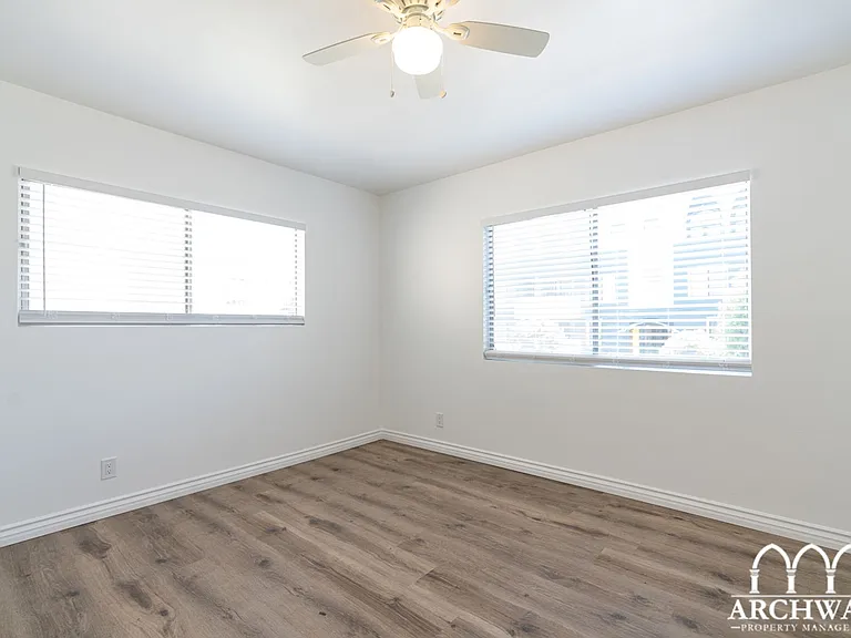 1115 Glenville — Photo 17