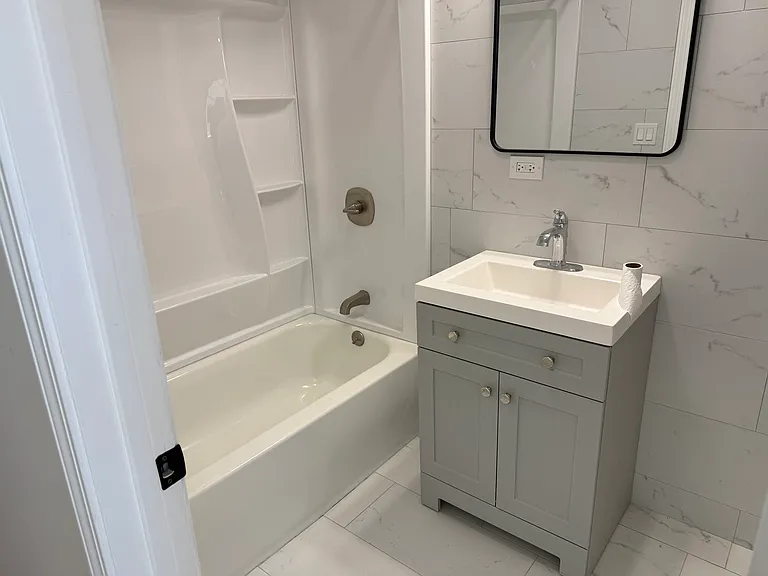 222 N Genesee St #207 — Photo 2