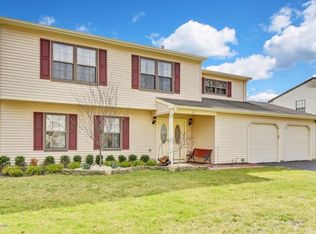 21 Garden Way, Howell, NJ 07731