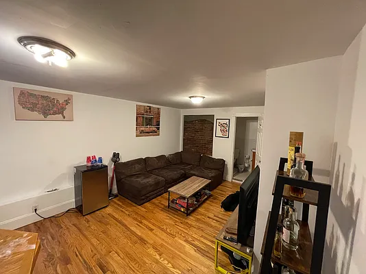 Rented by LJ Sloane Management | media 16