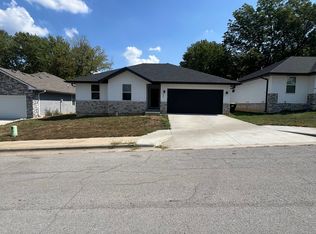 3222 N Travis Ave, Springfield, MO 65803
