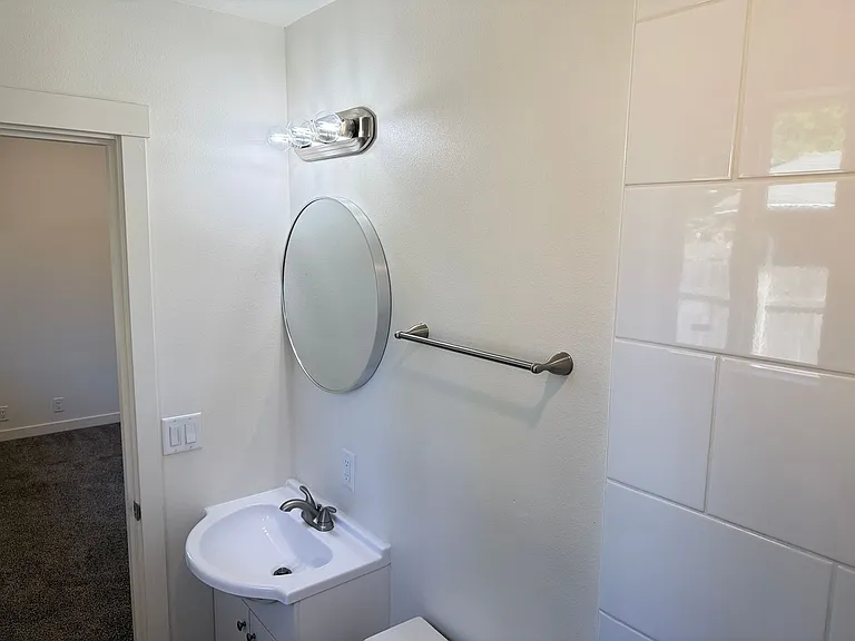 1246 Hughes St — Photo 25