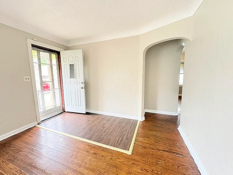 1727 Marne Ave — Photo 5