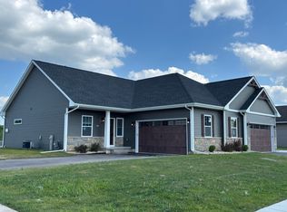 404 Anjali Ct #L, Sycamore, IL 60178